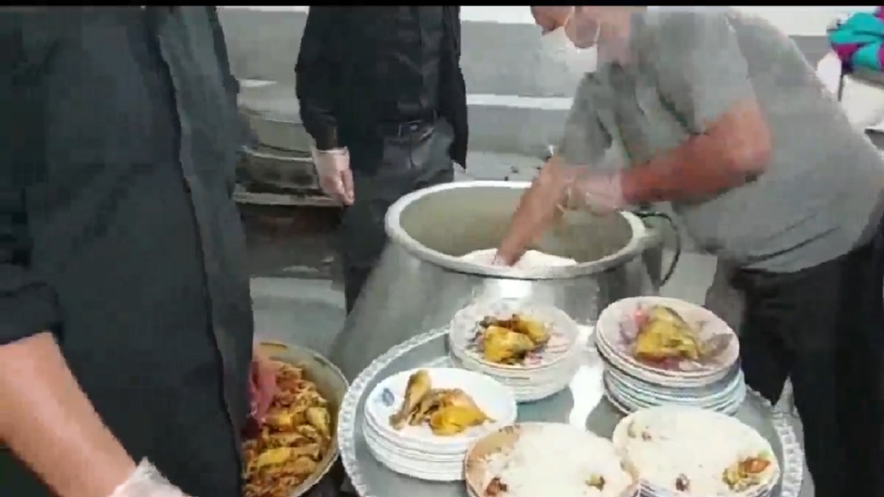 برپایی سفره افطاری برای ۶۰۰ نفر ازاهالی  روستای نهند هریس