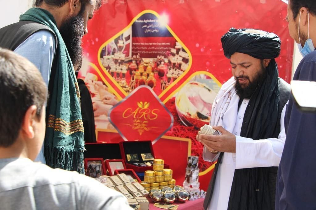 برگزاری نمایشگاه محصولات داخلی زنان تجارت پیشه در هرات + تصاویر