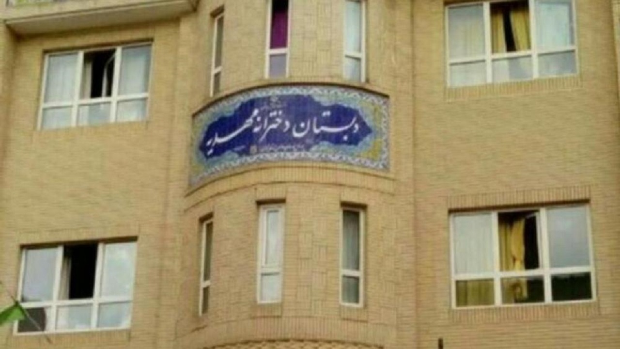 آموزش حفاظت از درختان در اقدام عملی مسئولان یک مدرسه در همدان