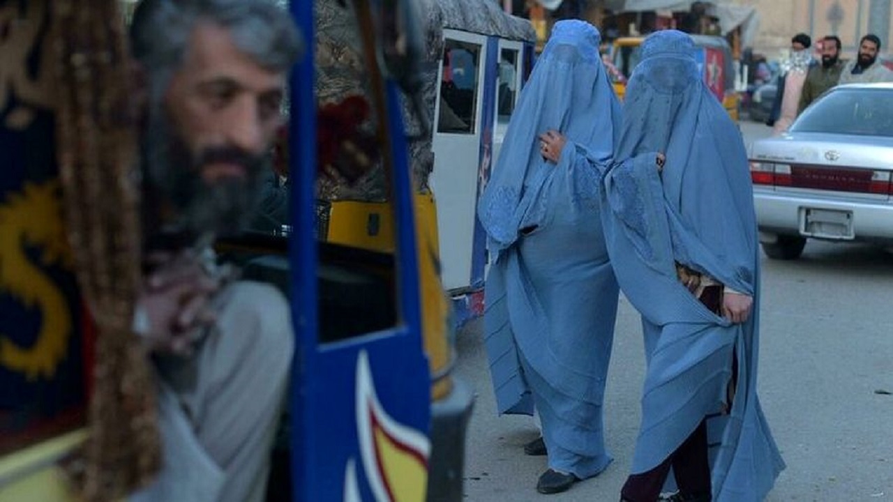 محدودیت‌ها بر زنان شاغل برای اقتصاد افغانستان تاثیر منفی دارد