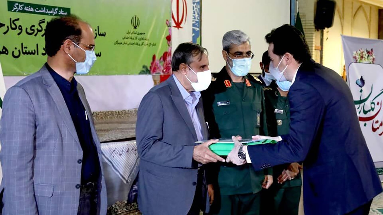 تجلیل از کارفرمایان و کارگران بسیج هرمزگان