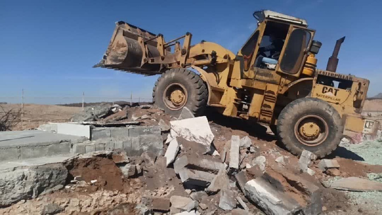قلع و قمع مستحدثات غیرمجاز در شهرستان لردگان