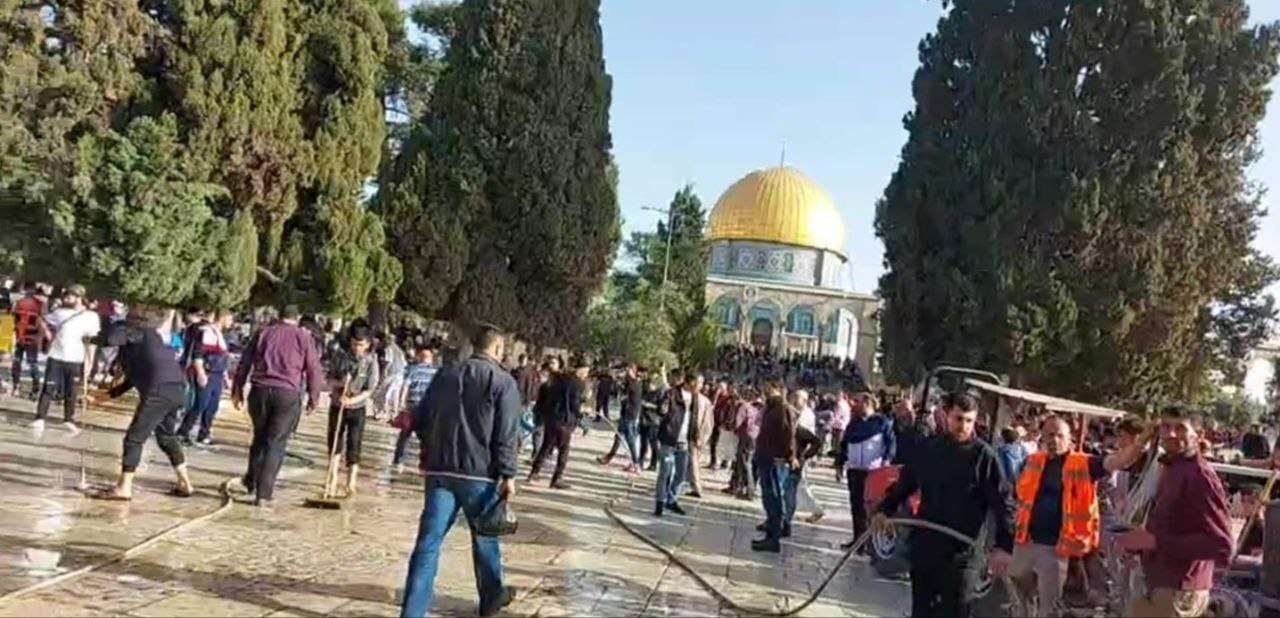 شستن حیاط مسجد الاقصی