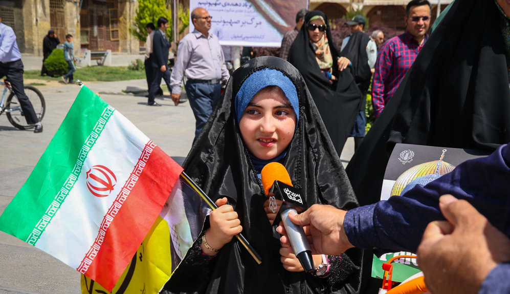 دختر نوجوان در روز قدس
