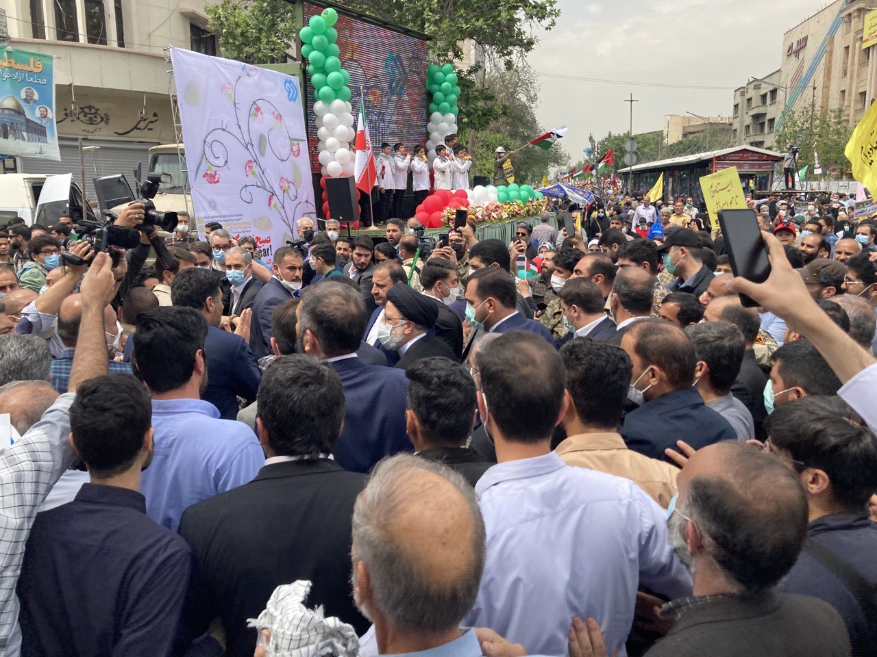 راهپیمایی «روز قدس» در تهران برگزار شد/ از نمایش موشکهای بالستیک ایرانی تا دبههای آمریکایی راهپیمایی «روز قدس» در تهران برگزار شد/ از نمایش موشکهای بالستیک ایرانی تا دبههای آمریکایی