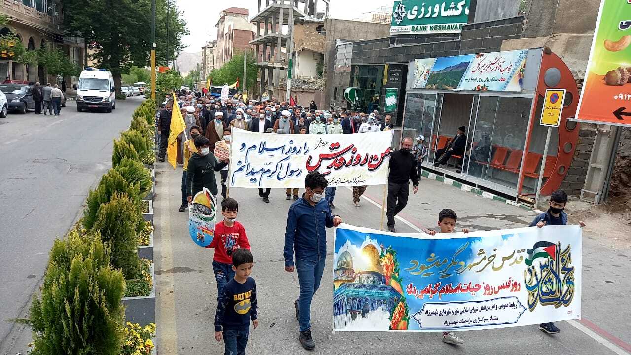 طنین فریاد حمایت قدس در راهپیمایی مردم استان سمنان