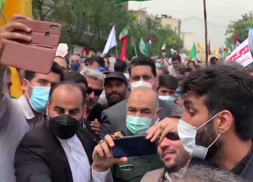 راهپیمایی «روز قدس» در تهران برگزار شد/ از نمایش موشکهای بالستیک ایرانی تا دبههای آمریکایی راهپیمایی «روز قدس» در تهران برگزار شد/ از نمایش موشکهای بالستیک ایرانی تا دبههای آمریکایی