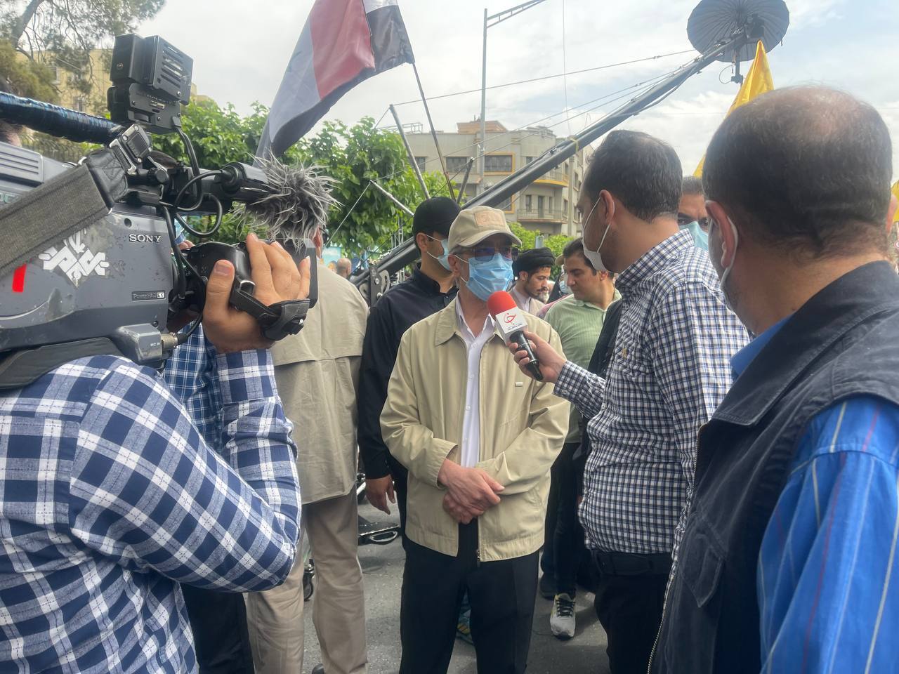 راهپیمایی «روز قدس» در تهران برگزار شد/ از نمایش موشکهای بالستیک ایرانی تا دبههای آمریکایی راهپیمایی «روز قدس» در تهران برگزار شد/ از نمایش موشکهای بالستیک ایرانی تا دبههای آمریکایی