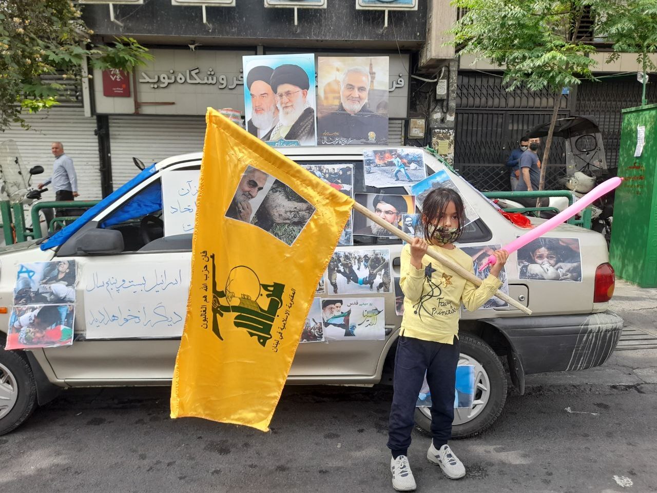 راهپیمایی «روز قدس» در تهران برگزار شد/ از نمایش موشکهای بالستیک ایرانی تا دبههای آمریکایی راهپیمایی «روز قدس» در تهران برگزار شد/ از نمایش موشکهای بالستیک ایرانی تا دبههای آمریکایی