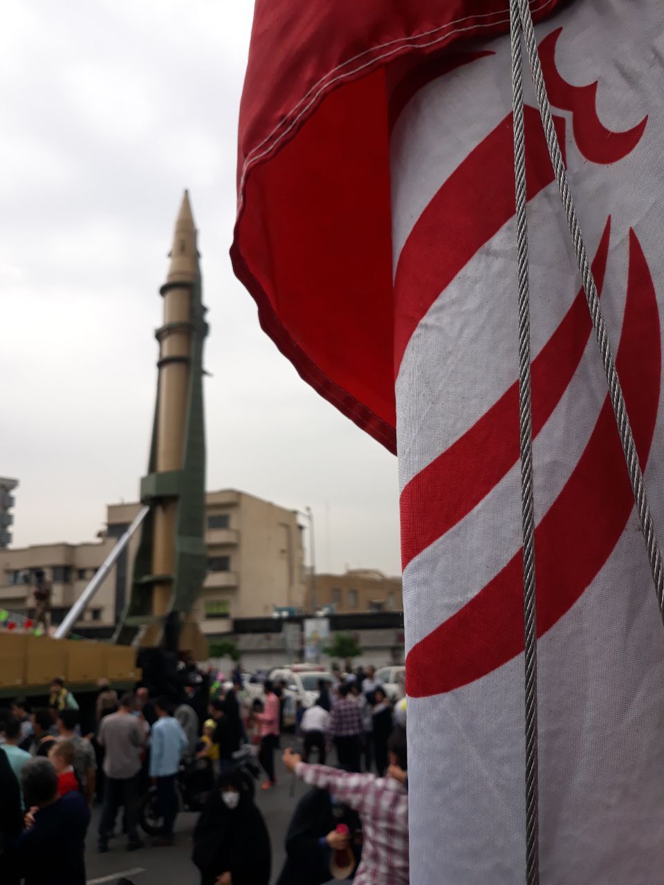 راهپیمایی «روز قدس» در تهران برگزار شد/ از نمایش موشکهای بالستیک ایرانی تا دبههای آمریکایی راهپیمایی «روز قدس» در تهران برگزار شد/ از نمایش موشکهای بالستیک ایرانی تا دبههای آمریکایی