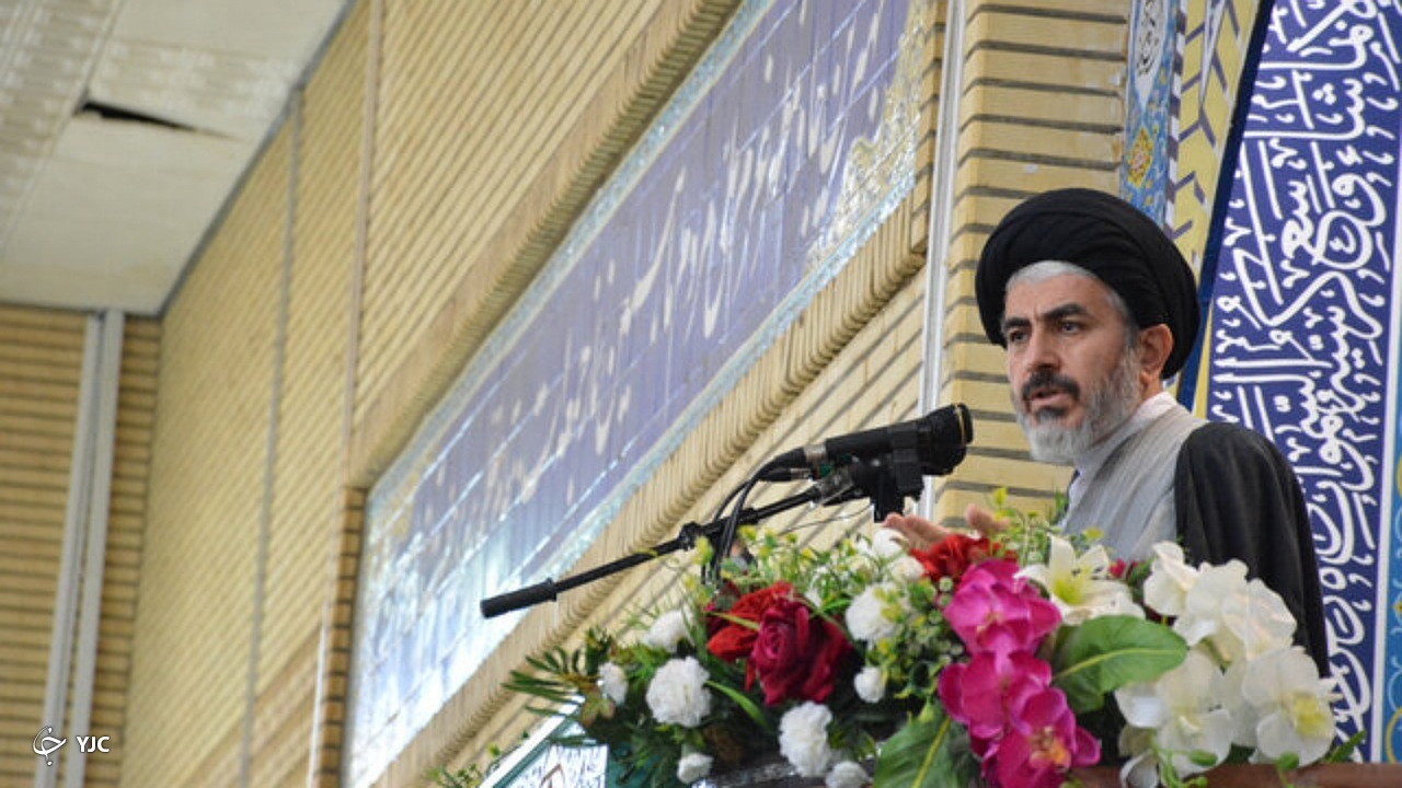 دشمن بدنبال هویت زدایی و آرمان زدایی اسلامی در بین دانشگاهیان است