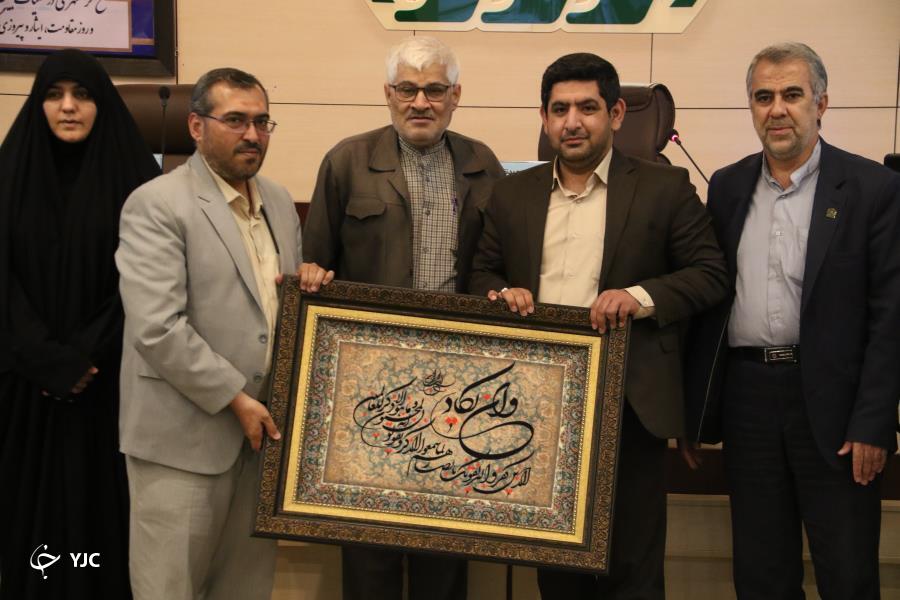 تجلیل از خانواده سیدالشهدای مقاومت فارس