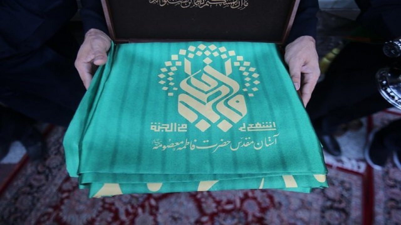 انتقال پرچم بارگاه ملکوتی حضرت معصومه (س) به زاهدان به مناسبت دهه کرامت