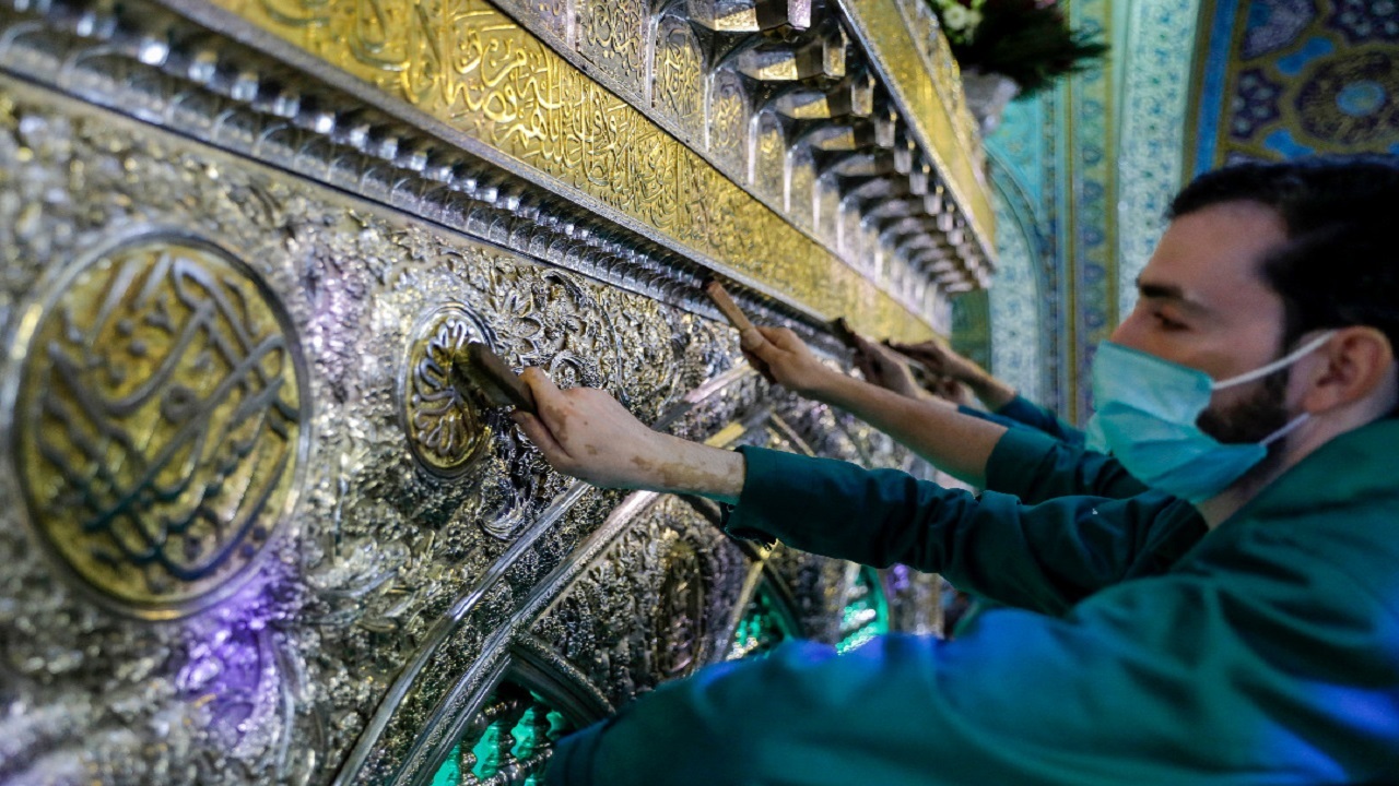 طراوت تازه ضریح مطهر حضرت رضا(ع) در آستانه دهه کرامت