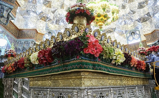 ضریح حرم حضرت معصومه(س) گل&zwnj;&zwnj;آرایی شد