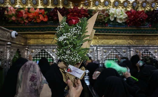 ضریح حرم حضرت معصومه(س) گل&zwnj;&zwnj;آرایی شد