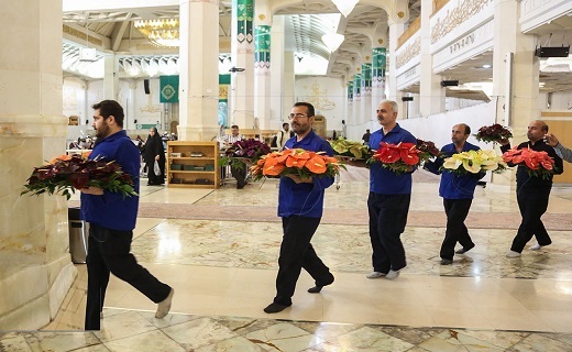 ضریح حرم حضرت معصومه(س) گل&zwnj;&zwnj;آرایی شد