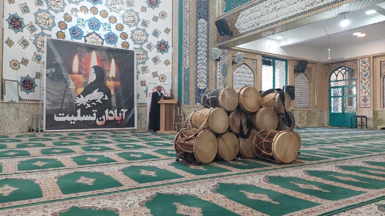 برگزاری مراسم یادبود درگذشتگان حادثه متروپل آبادان در شهرکرد