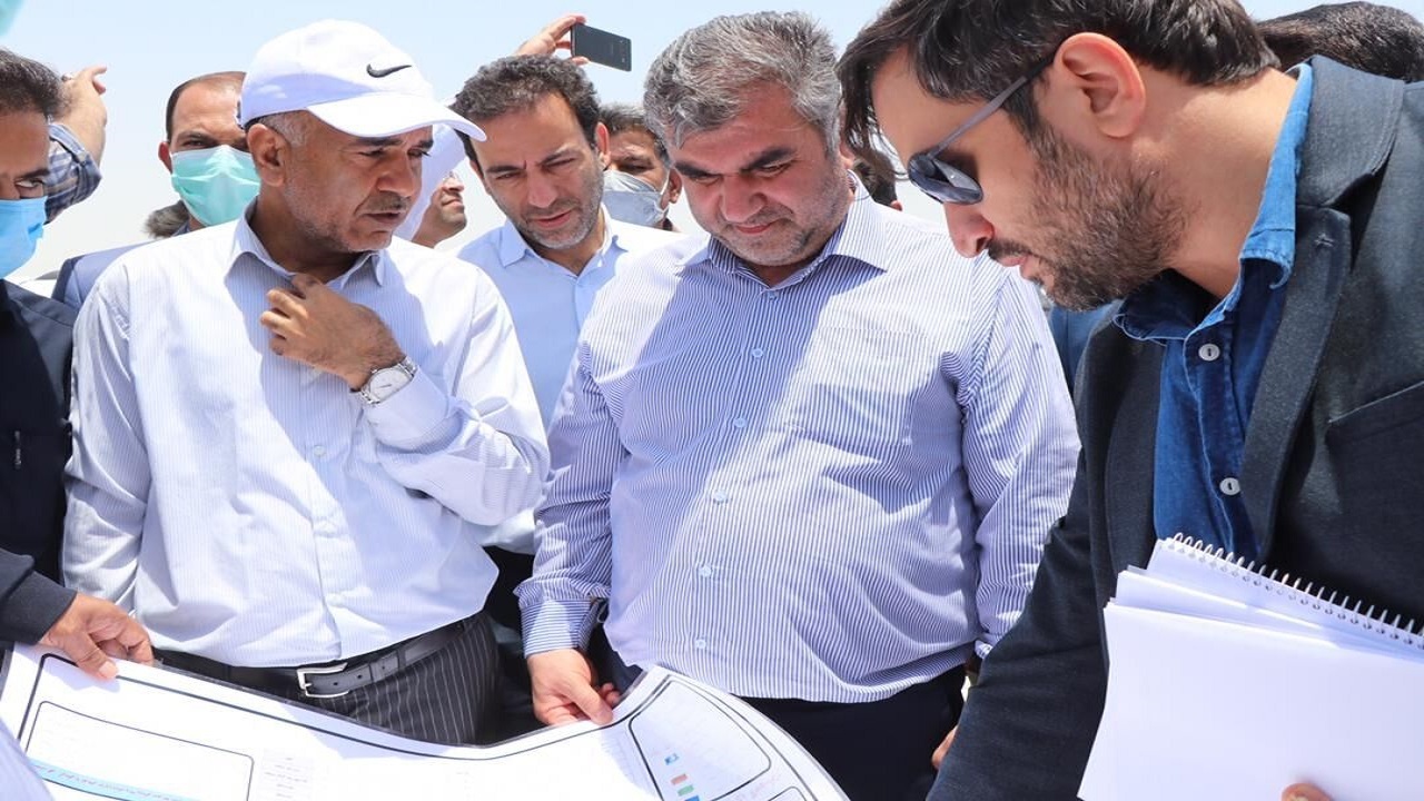 بازدید مسئولان کشوری از طرح انتقال آب از خلیج فارس به شهرستان بستک