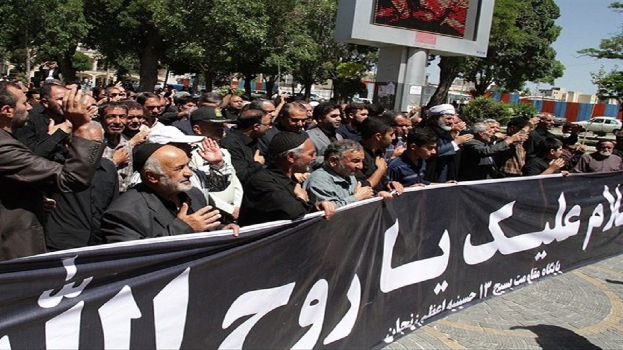 حرکت دسته عزاداری حسینیه اعظم زنجان همزمان با ۱۴ خردادماه