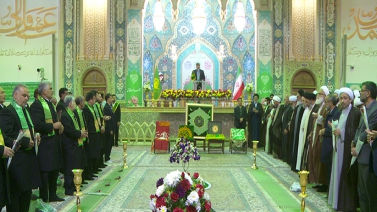 آغاز جشن‌های دهه کرامت با خطبه خوانی خادمان در قم