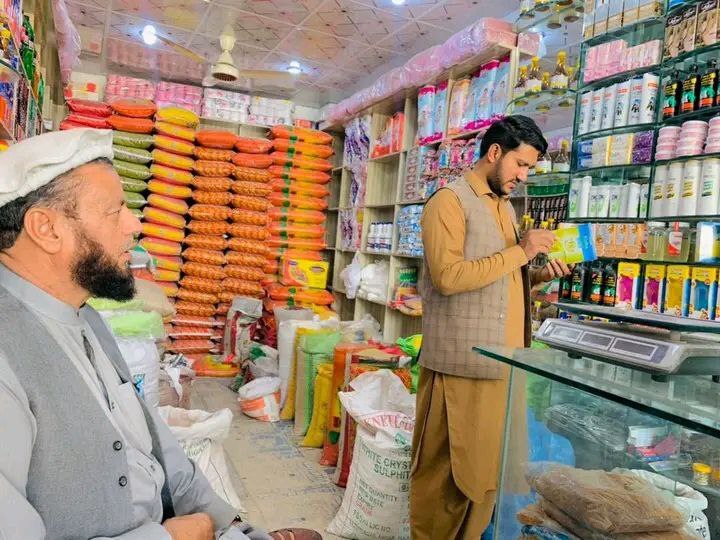 ضبط و حریق بیش از ۶ تن مواد تاریخ&zwnj; گذشته و بی کیفیت در ۵ ولایت + تصاویر