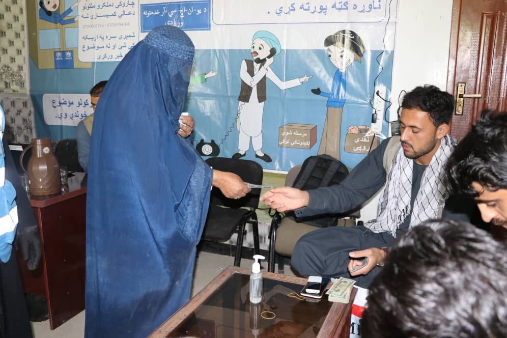 توزیع کمک نقدی برای ۴۹۹ خانواده نیازمند در میدان وردک