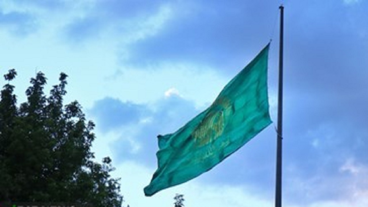 پرچم امام رضا (ع) در همدان به اهتزاز درآمد
