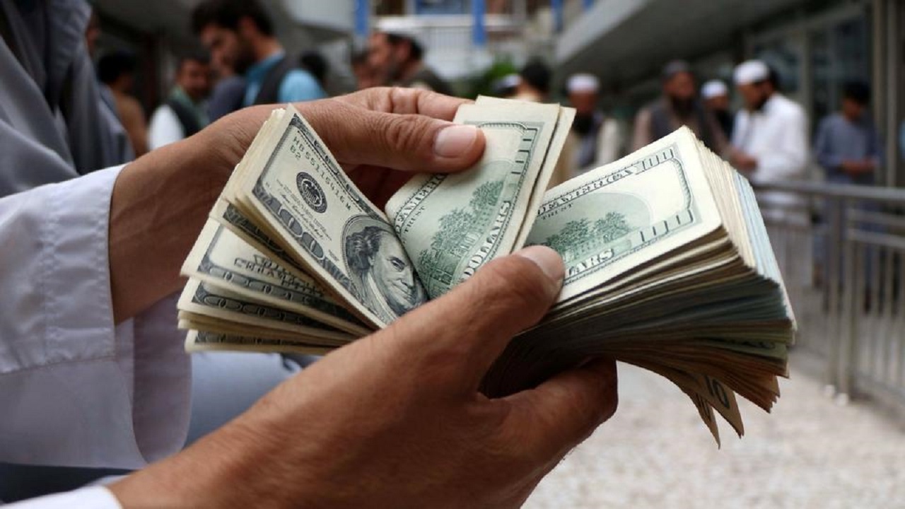 دستگیری ۲ دلال ارز در استان قم