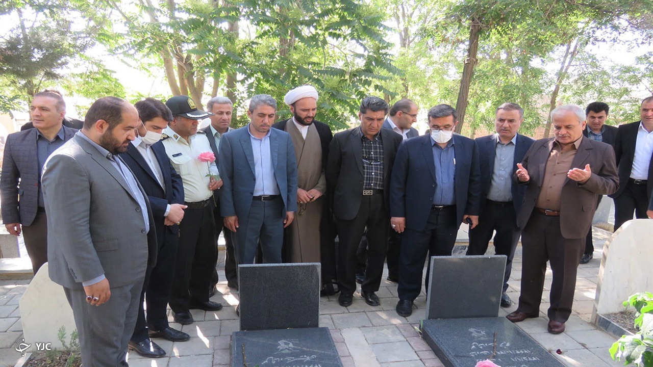 مزار شهدای مهاباد غبارروبی و گلباران شد