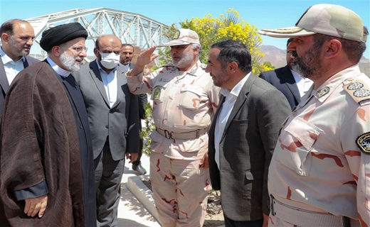 رئیس جمهور و فرماندهان و سربازان هنگ مرزی جلفا