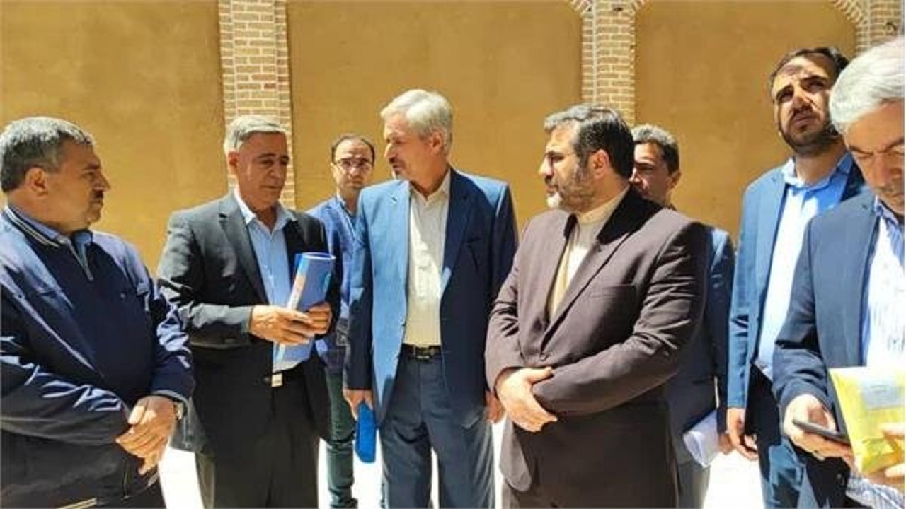 همگان از مواهب چراغ قرآن بهره‌مند می‌شوند