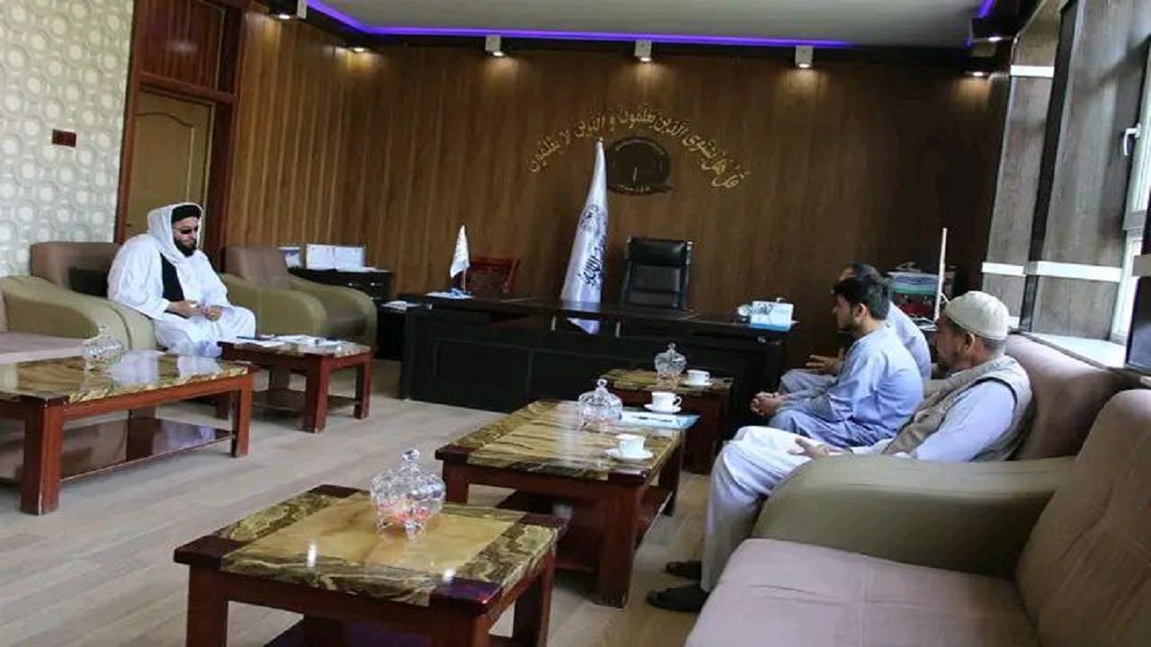 دفتر یونسیف اداره معارف طالبان در بلخ را کمک می کند