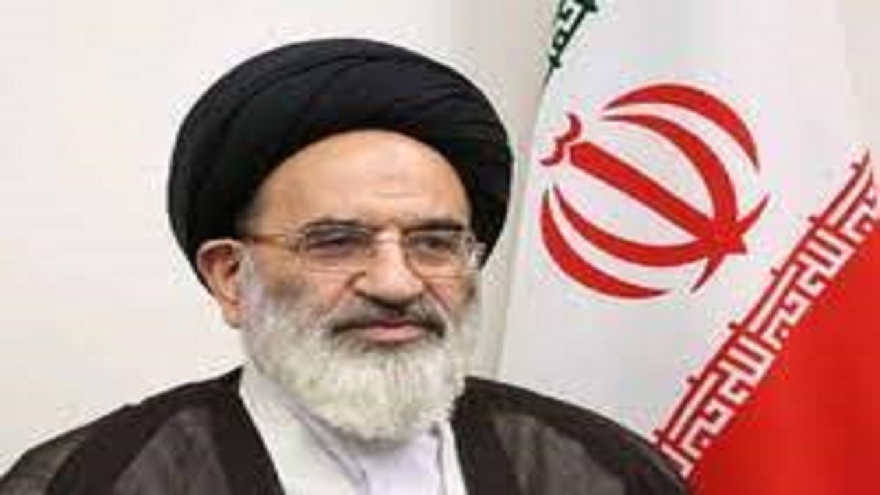 دیدار  نماینده رئیس جمهور و هیات همراه با علما و خانواده‌های شهدا
