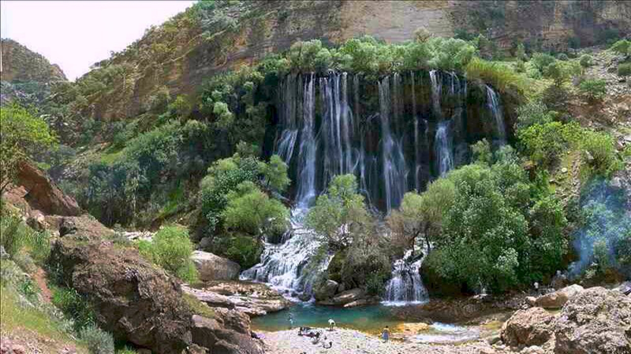 طنین صدای آبشار شارشار در کوهستان‌های شیروان