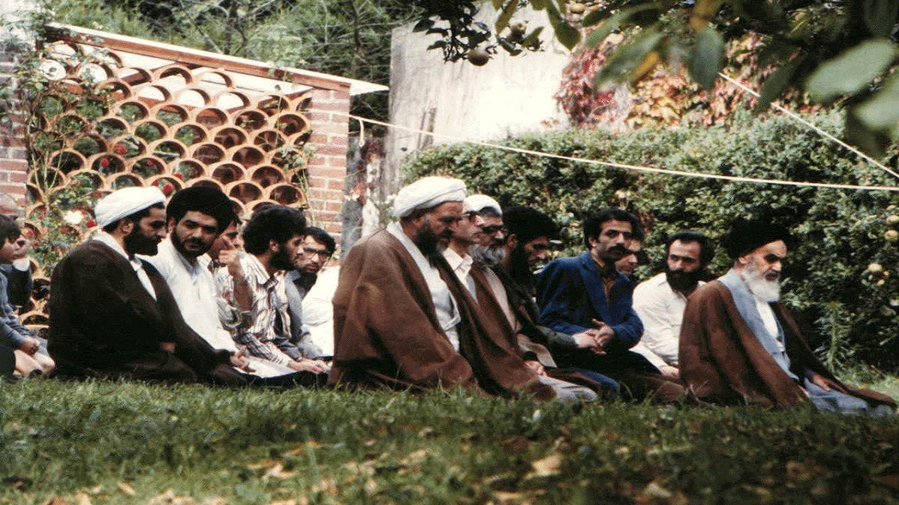 توجه ویژه امام خمینی (ره) به نماز + فیلم