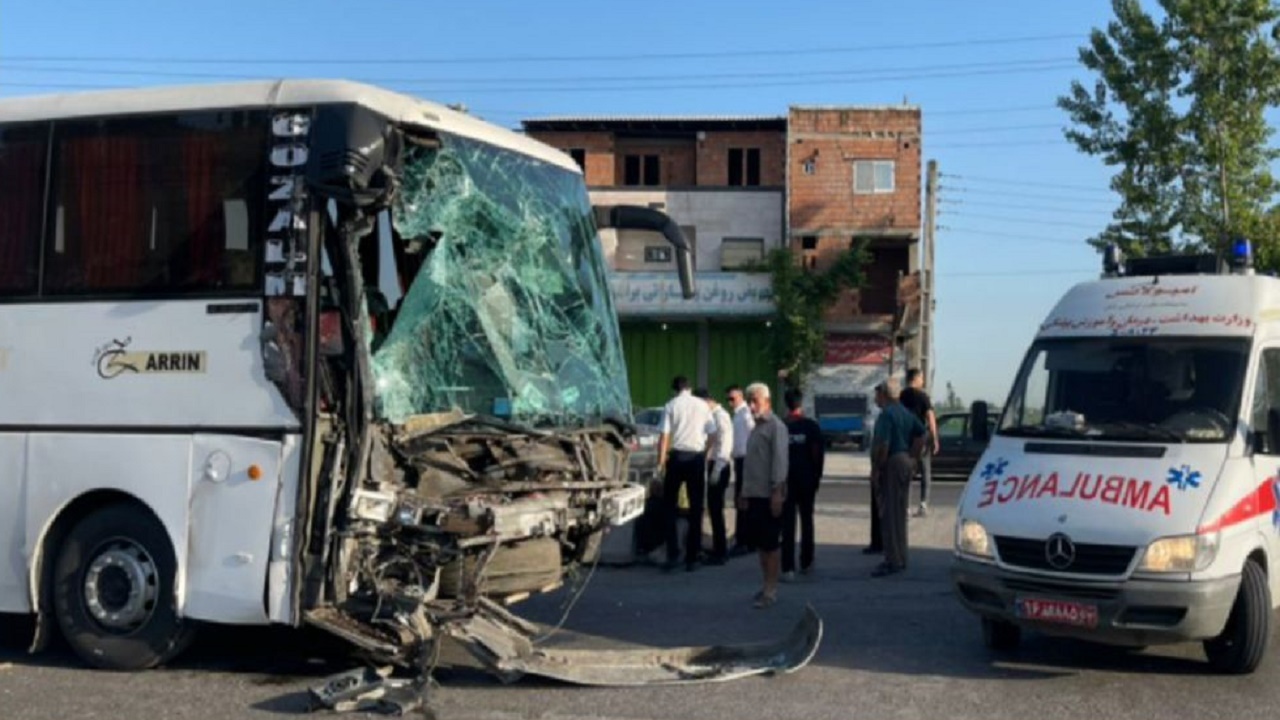 ۱۶ مصدوم در تصادف اتوبوس و مینی بوس + تصاویر