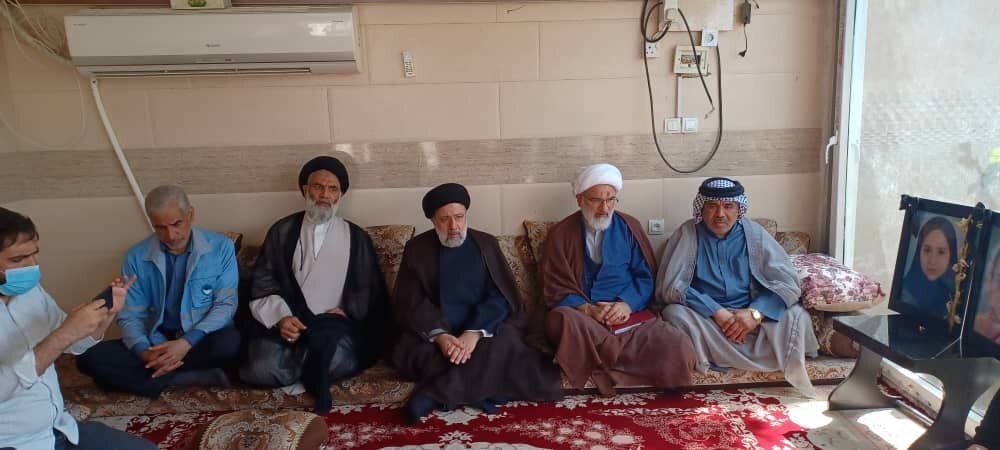 رئیس جمهور در دیدار با خانواده صالحیان پور در مینوشهر 