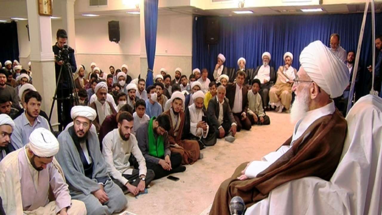 فقط با عمامه روی سر گذاشتن به جایی نمی‌توان رسید