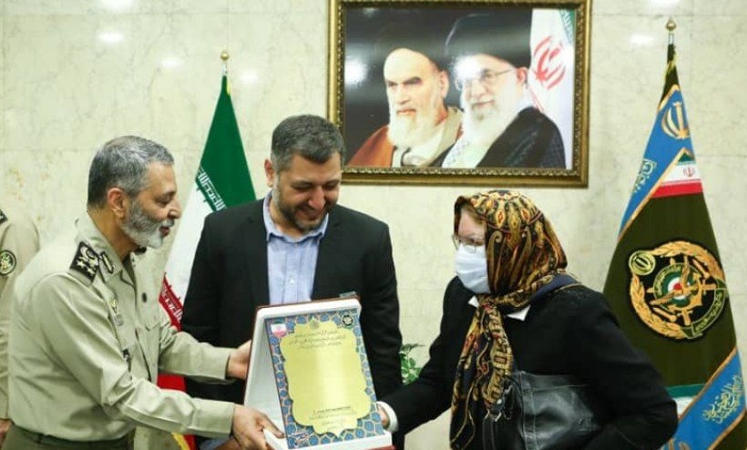 نشان فداکاری به هفت خانواده شهید و ایثارگر ارتش اهدا شد