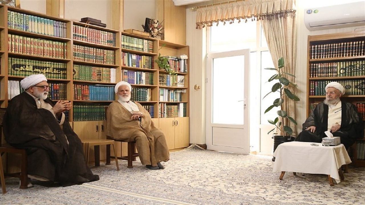 تولیت آستان قدس رضوی با آیت‌ الله مکارم‌ شیرازی دیدار کرد
