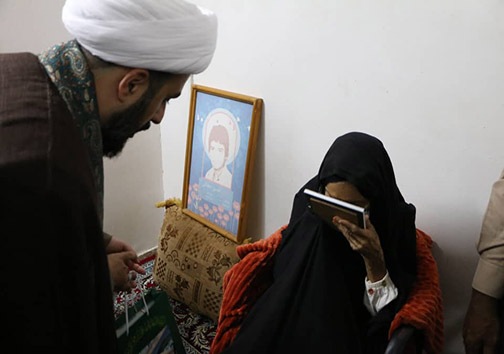 کاروان زیرسایه خورشید استان هرمزگان همراه با خادمین حرم مطهر رضوی راهی جزیره هرمز شد+عکس