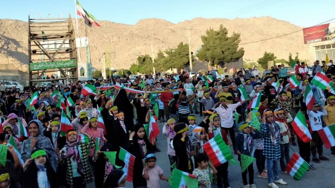 اجتماع دهه نودی ها و اجرای سرود "سلام فرمانده" در بخش نیر