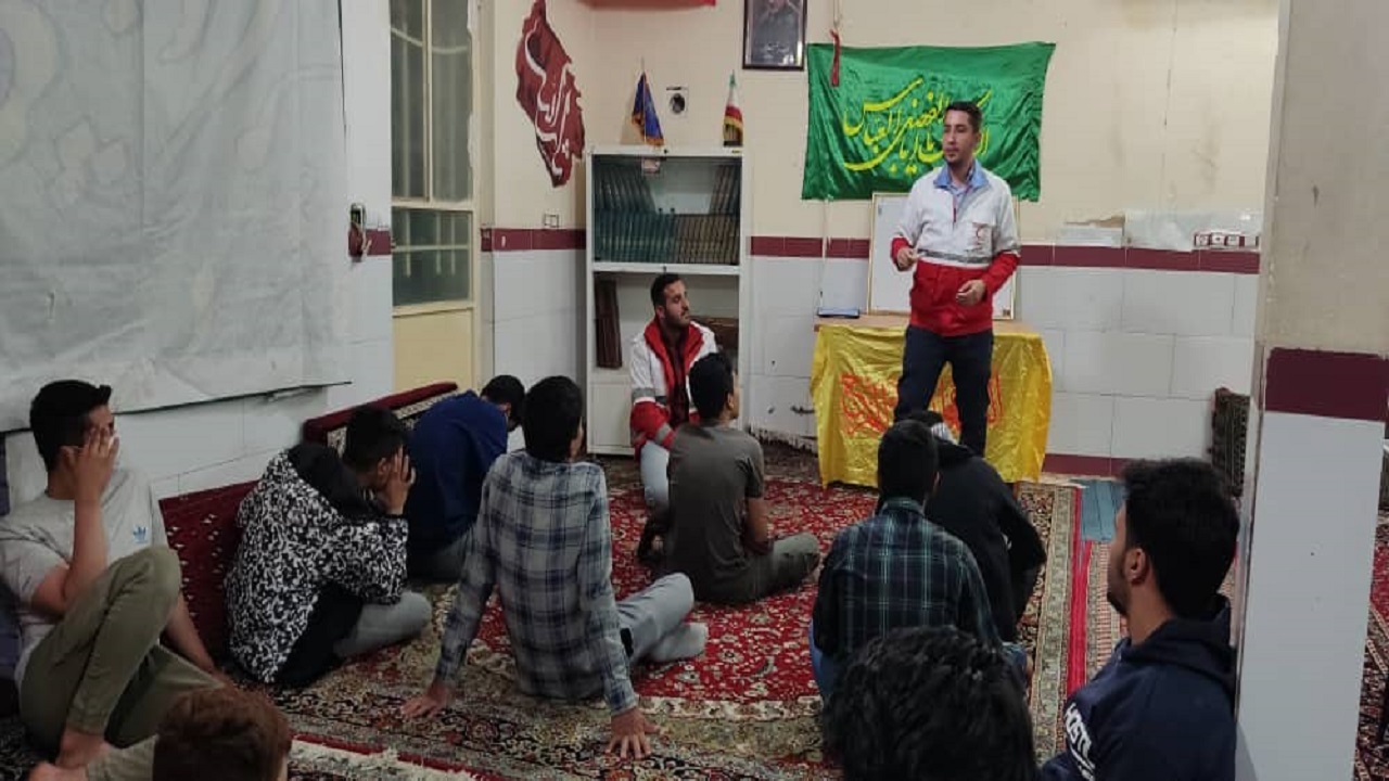 آموزش کمک های اولیه هلال احمر به شهروندان تویسرکانی + تصاویر
