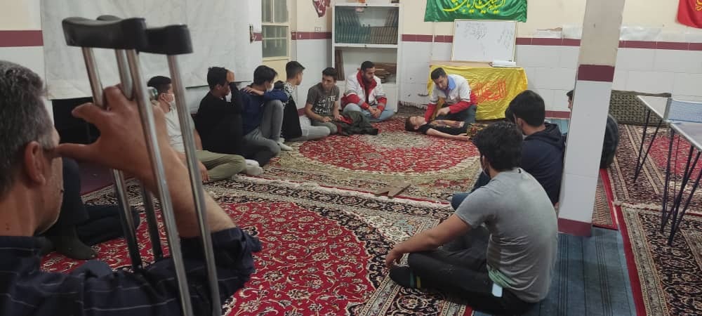 آموزش کمک های اولیه هلال احمر به شهروندان تویسرکانی + تصاویر