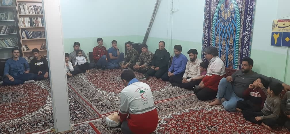 آموزش کمک های اولیه هلال احمر به شهروندان تویسرکانی + تصاویر