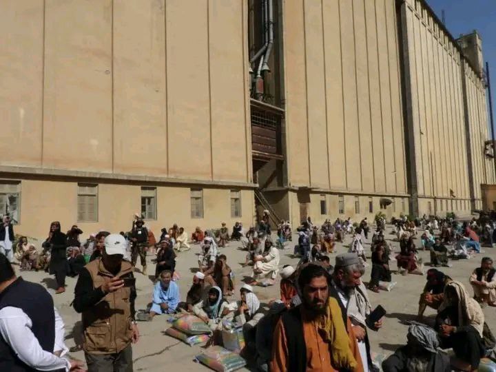 مساعدت مؤسسات کمک کننده برای ۱۳۰۰خانواده افغانستانی در هفته گذشته + تصاویر مساعدت مؤسسات کمک کننده برای ۱۳۰۰خانواده افغانستانی در هفته گذشته + تصاویر