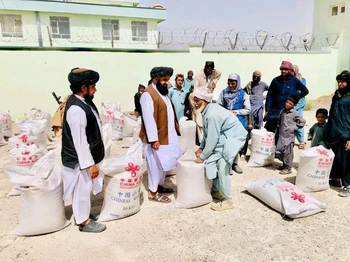 مساعدت مؤسسات کمک کننده برای ۱۳۰۰خانواده افغانستانی در هفته گذشته + تصاویر مساعدت مؤسسات کمک کننده برای ۱۳۰۰خانواده افغانستانی در هفته گذشته + تصاویر