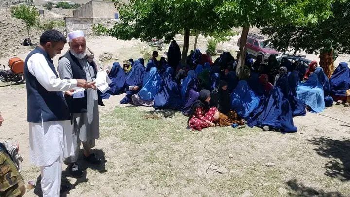 مساعدت مؤسسات کمک کننده برای ۱۳۰۰خانواده افغانستانی در هفته گذشته + تصاویر مساعدت مؤسسات کمک کننده برای ۱۳۰۰خانواده افغانستانی در هفته گذشته + تصاویر