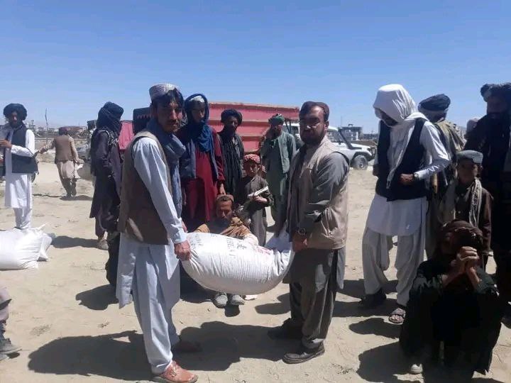 مساعدت مؤسسات کمک کننده برای ۱۳۰۰خانواده افغانستانی در هفته گذشته + تصاویر مساعدت مؤسسات کمک کننده برای ۱۳۰۰خانواده افغانستانی در هفته گذشته + تصاویر
